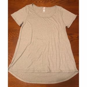 🌼 NWOT LuLaRoe Classic T